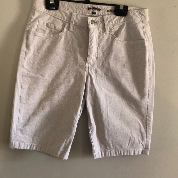 Bermuda  Business Midrise Pinstripe Shorts Size 7/8 - Picture 2 of 8